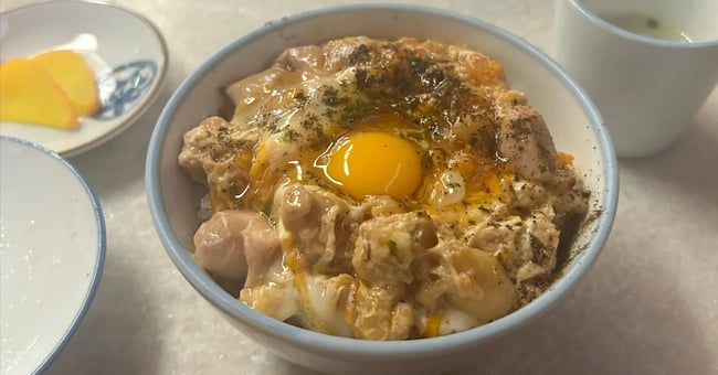 メニューが親子丼しかない店「鳥岩楼」でのスマートな体験